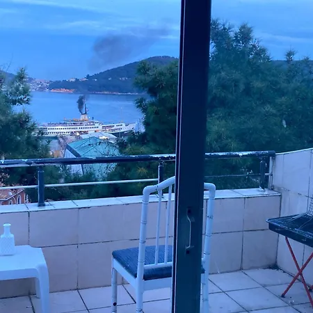 Island House אדאלר
