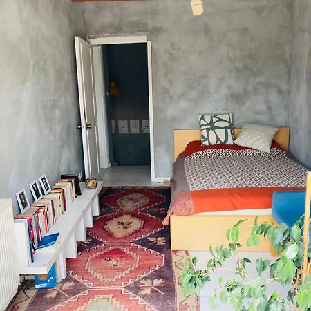 Island House * אדאלר