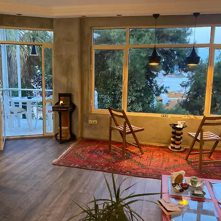 Island House אדאלר